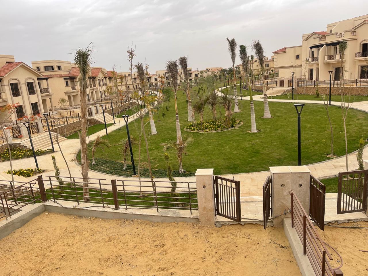 فيلا في مدينتي 330 م2 للبيع تقسيط بحري على حديقة كبيرة استلام فوري بمقدم 20,000,000 ج 